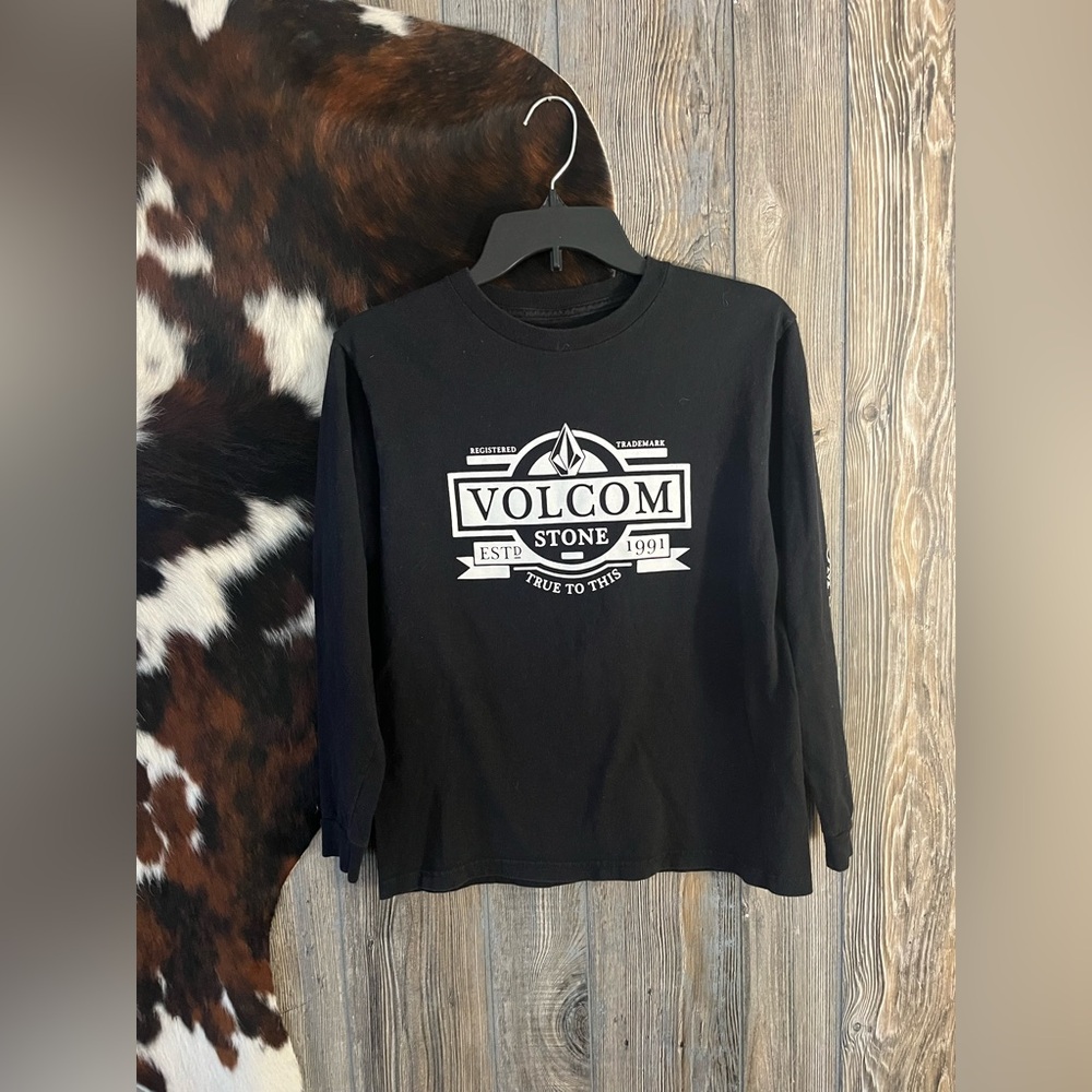 Volcom brand size boys medium black long sleeve graphic shirt